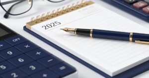 Godziny pracy 2025 – tabela i pełny wymiar czasu pracy w 2025 roku